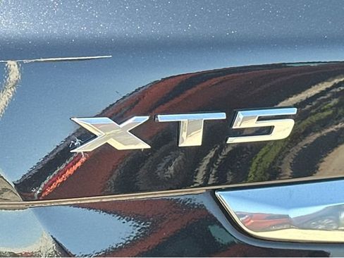 Certified 2022 Cadillac XT5 Premium Luxury FWD image 10