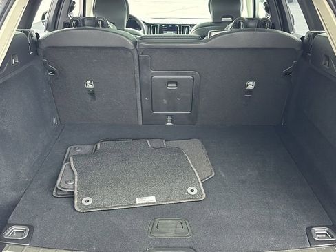 Certified 2025 Volvo XC60 B5 Plus AWD/4WD image 30