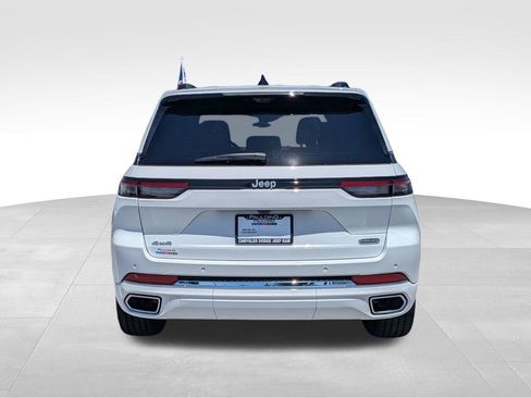 Used 2025 Jeep Grand Cherokee Overland w/ Luxury Tech Group IV AWD/4WD image 5