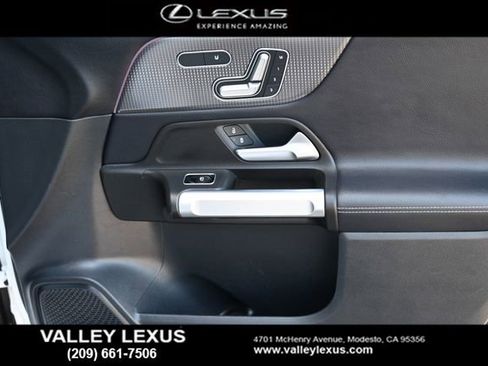 Used 2021 Mercedes-Benz GLB 250 4MATIC image 21