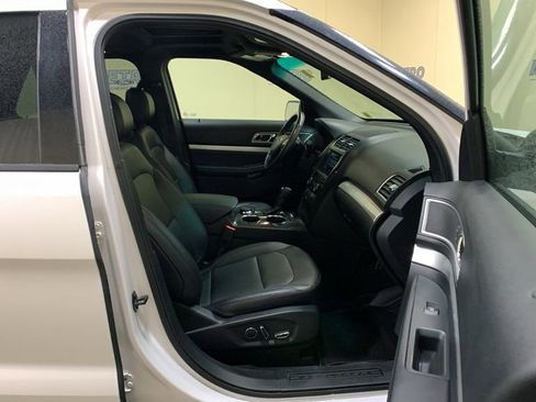 Certified 2017 Ford Explorer XLT w/ Equipment Group 202A image 11