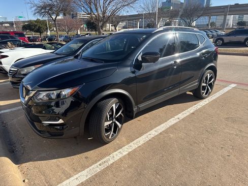 Certified 2022 Nissan Rogue Sport SL image 2