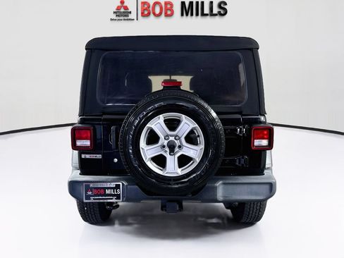 Used 2018 Jeep Wrangler Unlimited Sport S AWD/4WD image 6