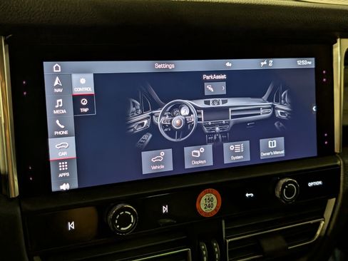 Certified 2025 Porsche Macan image 35