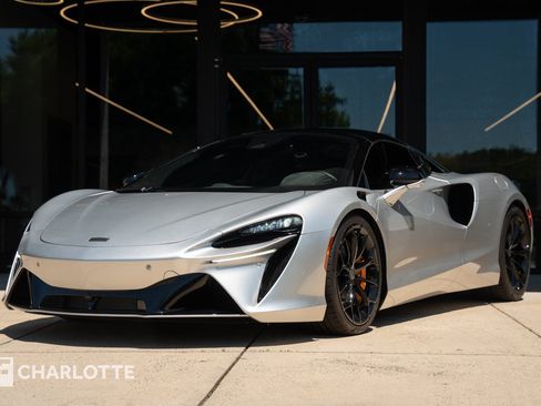 Used 2025 McLaren Artura Spider RWD image 6