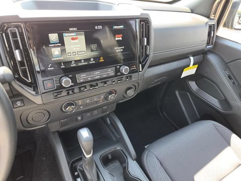 New 2027 Nissan Frontier SV w/ Tow Package RWD image 19