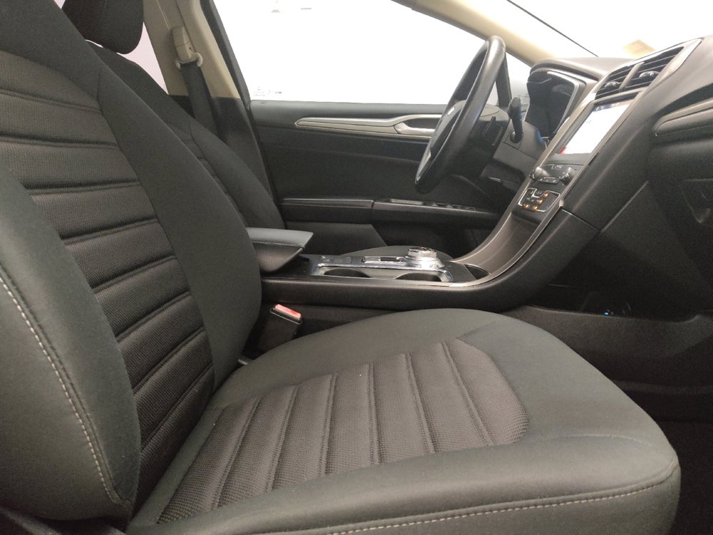 Used 2019 Ford Fusion SE FWD image 21