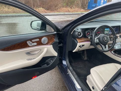 Used 2019 Mercedes-Benz E 300 4MATIC image 10