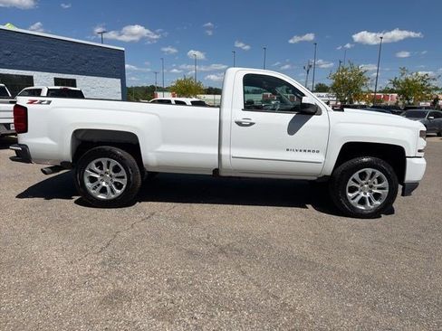 Used 2018 Chevrolet Silverado 1500 LT w/ LT Convenience Package AWD/4WD image 6