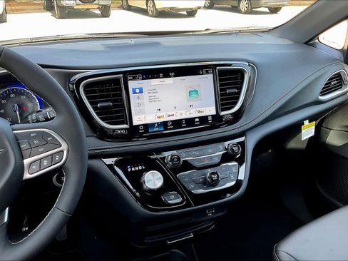 New 2026 Chrysler Pacifica Select image 6