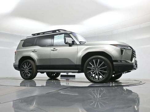 Used 2025 Lexus GX 550 w/ Accessory Package (2T) image 51