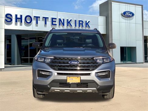 Certified 2022 Ford Explorer XLT w/ Equipment Group 202A image 2