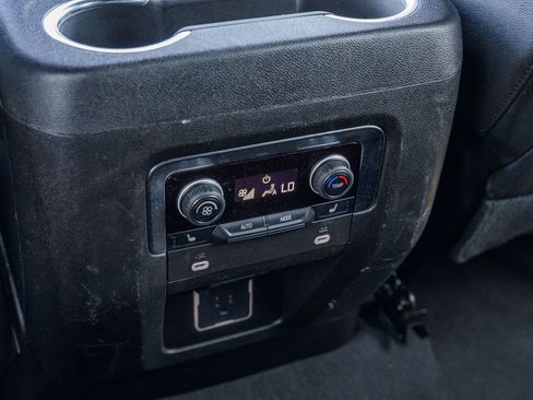 Used 2023 Chevrolet Suburban Premier image 22