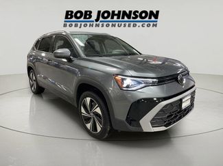 Used 2025 Volkswagen Taos SE video 1