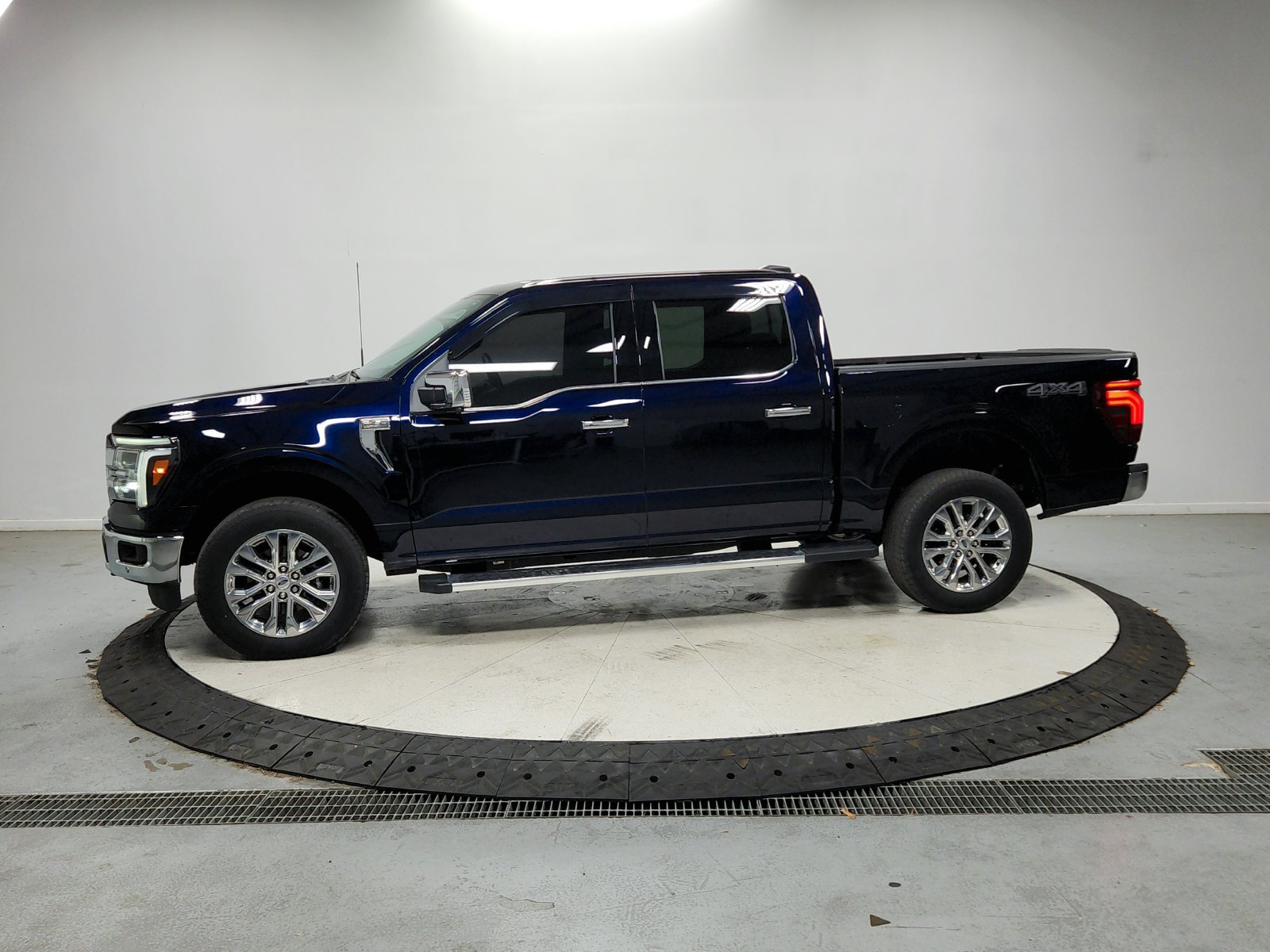 Used 2025 Ford F150 Lariat w/ Equipment Group 502A High AWD/4WD image 5