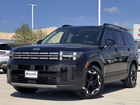 Used 2025 Hyundai Santa Fe SEL image 2