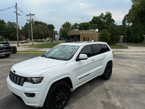 Used 2019 Jeep Grand Cherokee Altitude AWD/4WD image 1