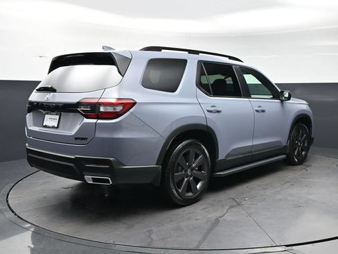 Used 2025 Honda Pilot Sport image 5
