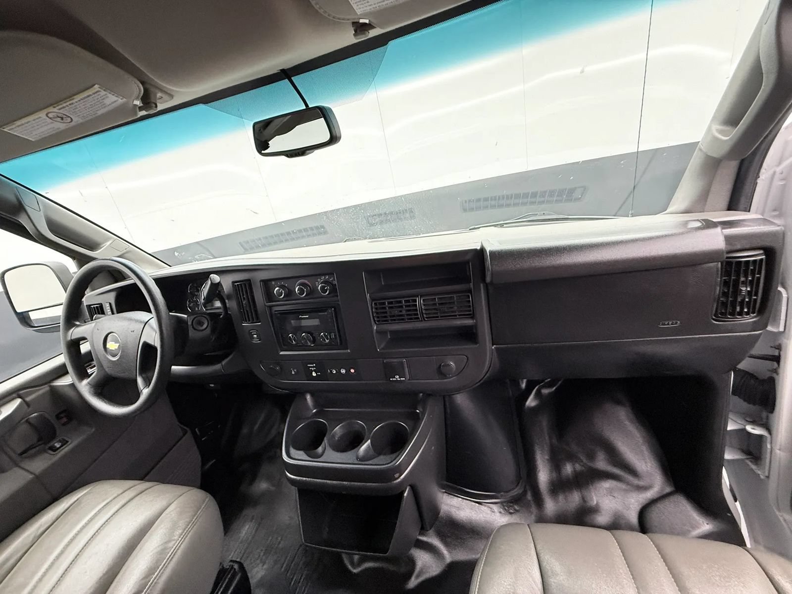 Used 2018 Chevrolet Express 3500 RWD image 14
