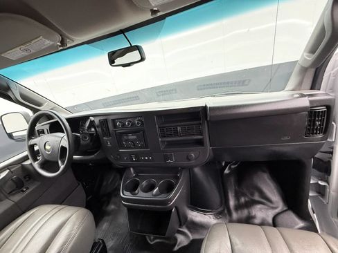 Used 2018 Chevrolet Express 3500 RWD image 14