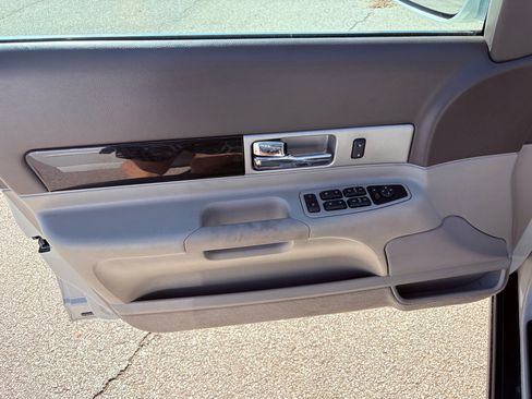 Used 2004 Lincoln LS image 17