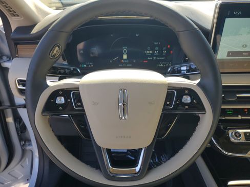 New 2026 Lincoln Corsair Reserve image 16