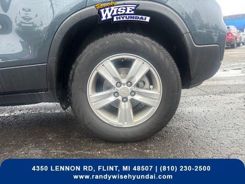 Used 2022 Chevrolet Trax LT w/ LT Convenience Package AWD/4WD image 25