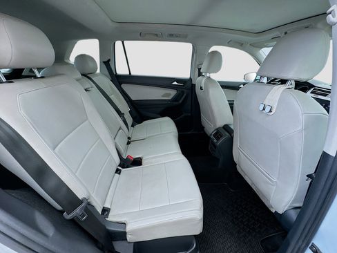 Used 2018 Volkswagen Tiguan SE w/ Panoramic Sunroof Package AWD/4WD image 19