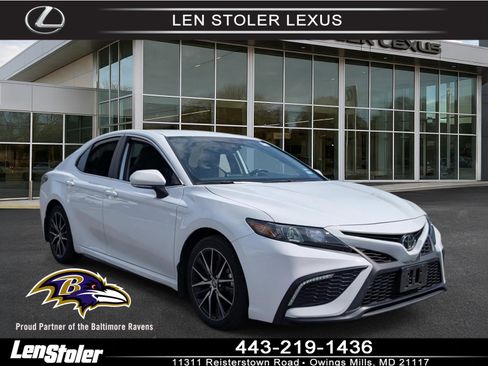 Used 2024 Toyota Camry SE image 1