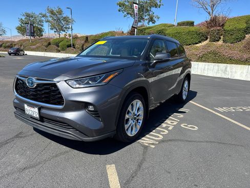Used 2023 Toyota Highlander Limited AWD/4WD image 3