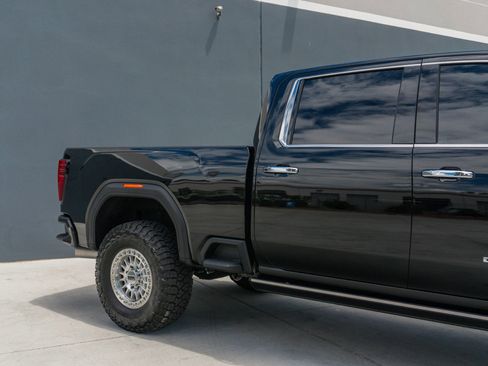 Used 2025 GMC Sierra 2500 Denali w/ Denali Reserve Package AWD/4WD image 36