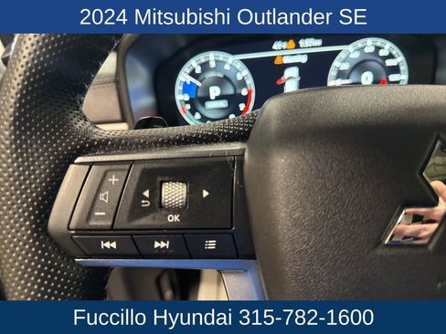 Used 2024 Mitsubishi Outlander SE image 19