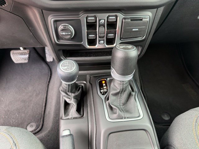 Used 2025 Jeep Wrangler Unlimited Sahara AWD/4WD image 23