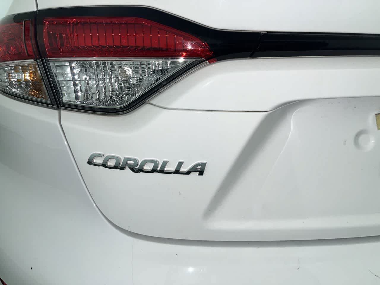 Used 2025 Toyota Corolla LE w/ LE Premium Package FWD image 9