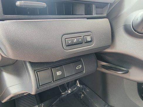 Used 2026 Toyota C-HR AWD/4WD image 17