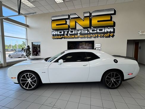 Used 2018 Dodge Challenger R/T Plus RWD image 41