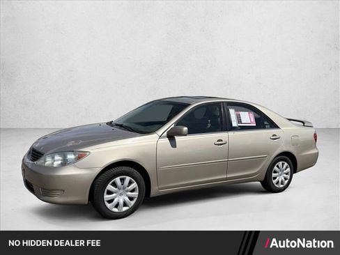Used 2005 Toyota Camry LE FWD image 1