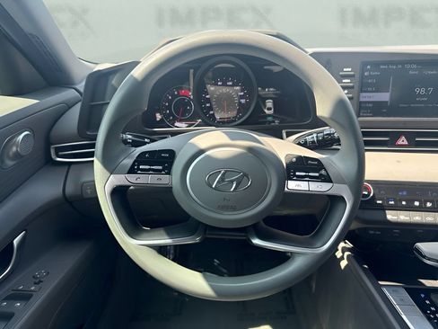 Used 2022 Hyundai Elantra SEL FWD image 12