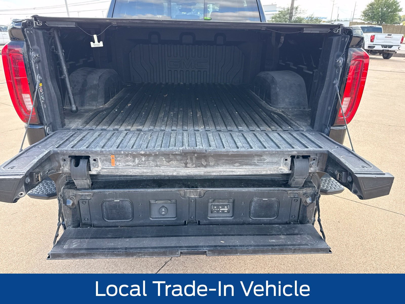 Used 2024 GMC Sierra 1500 Denali Ultimate AWD/4WD image 11