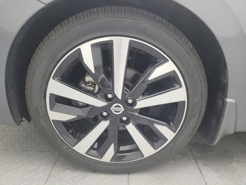 Used 2022 Nissan Versa SR w/ Convenience Package FWD image 31