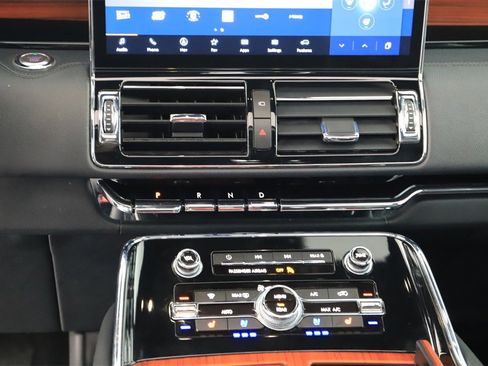 Used 2024 Lincoln Navigator Reserve image 20