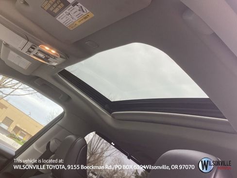 Used 2023 Toyota Highlander XLE image 3