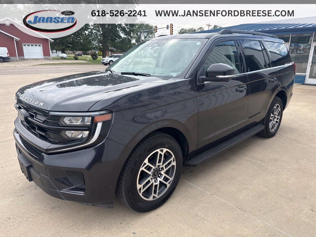 Used 2025 Ford Expedition Active AWD/4WD image 3