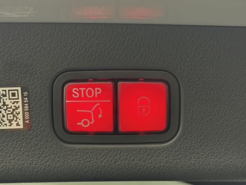 Certified 2025 Mercedes-Benz GLC 300 image 17