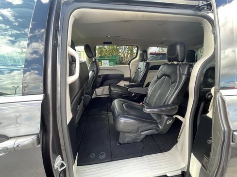 Used 2020 Chrysler Voyager Lxi FWD image 8