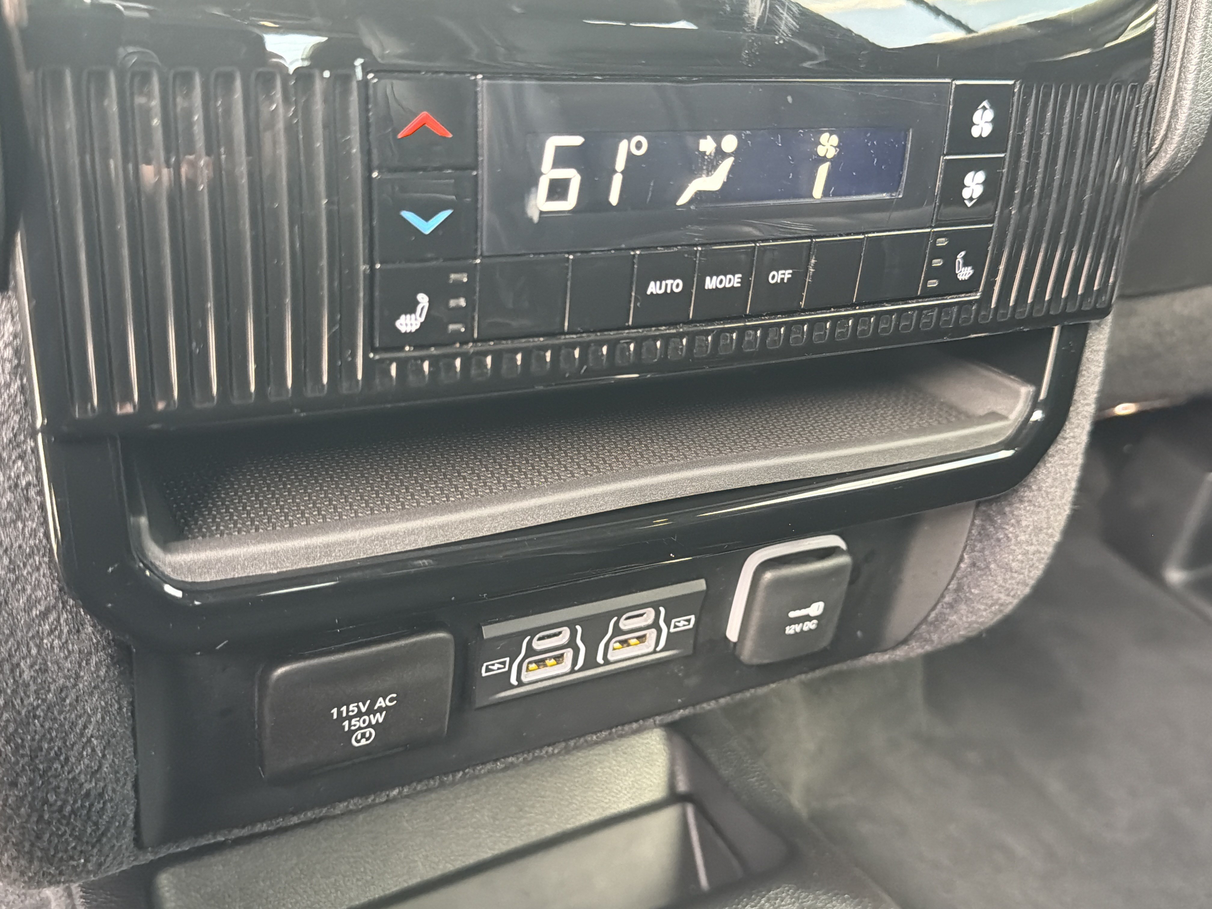 Used 2024 Jeep Wagoneer Series III AWD/4WD image 29