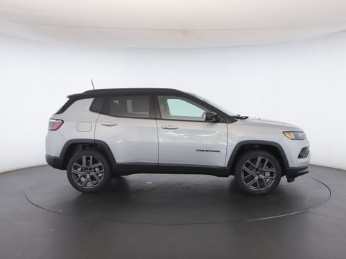 Used 2026 Jeep Compass Limited image 29