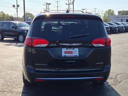 Certified 2018 Chrysler Pacifica Limited image 13