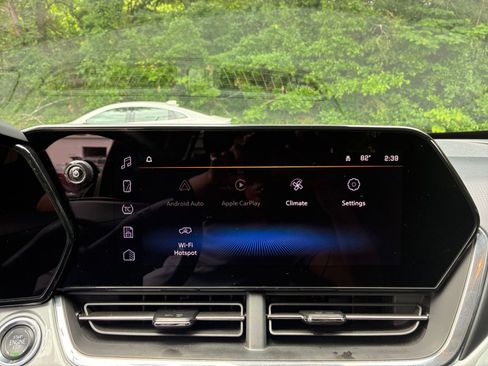Used 2025 Chevrolet Trax LT FWD image 22