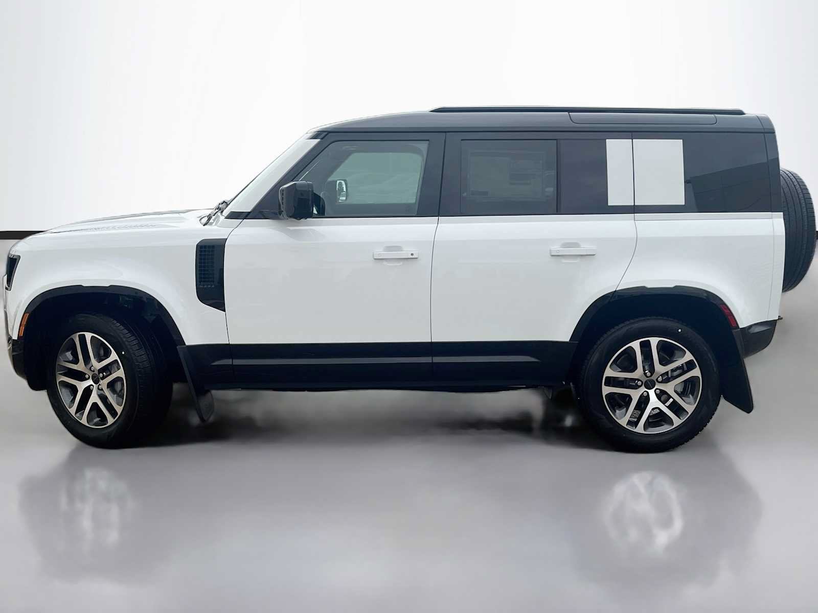 Used 2026 Land Rover Defender 110 X-Dynamic SE AWD/4WD image 5
